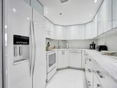 The Alexander All Suites - 807