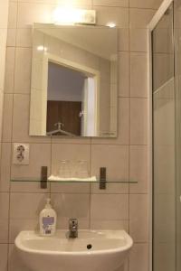 Omega Guesthouse Budapest - 50