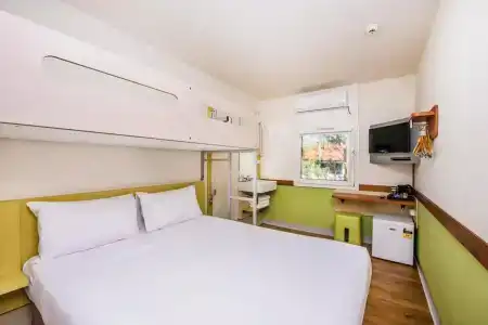 ibis Budget - - 23