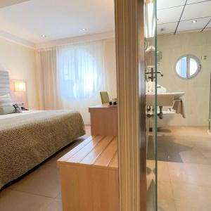 Riviera Beac- Adults Recomended - 33