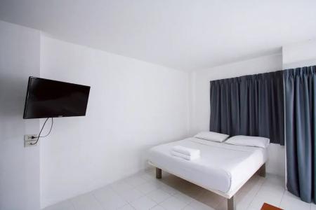 18 Coins Cafe & Hostel - 57