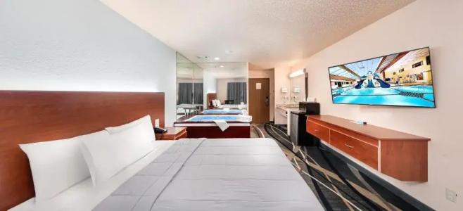 Grand Marquis Waterpark & Suites - 5