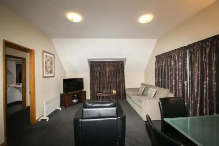 Allan Court - 61