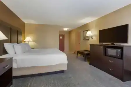 Best Western Plus Inn & Suites - 44