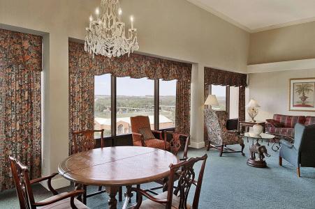 Ramada by Wyndham Downtown & Conference Center - 5