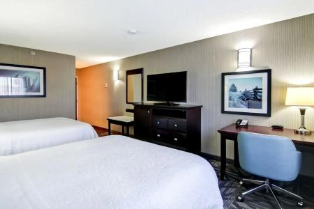 Hampton Inn & Suites by Hilton-Airport - 6