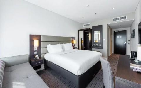 Premier Inn Airport - 33