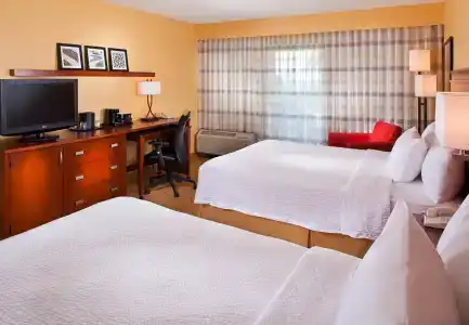 Courtyard by Marriott at Hamilton Place - 3