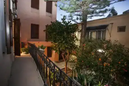 Maya's Boutique Residence - 16