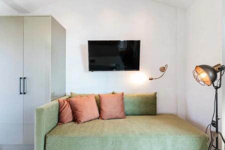 Blue Carpet Luxury Suites - 202