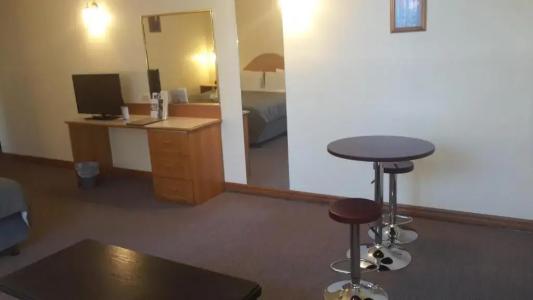 St Georges Motor Inn - 110