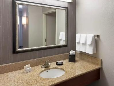 Courtyard by Marriott Miami at Dolphin Mall - 34