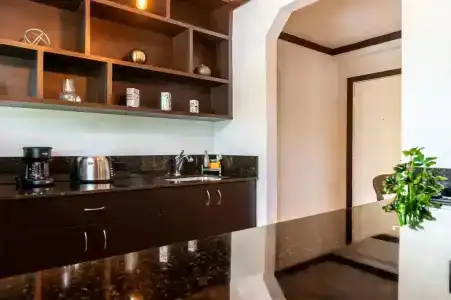 Lincoln Arms Suites - 17