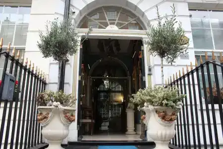 Opulence Boutique and Spa - 0