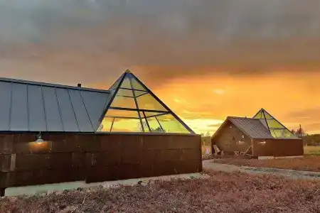 Aurora Pyramids & Taivaanvalkeat - 0