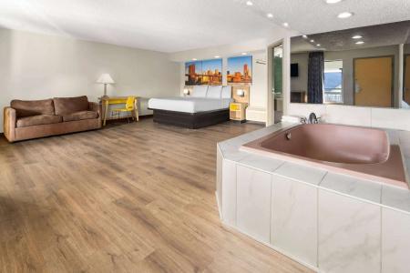Days Inn & Suites by Wyndham - 3
