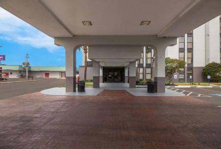 Quality Inn - 16