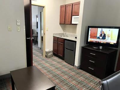 Quality Inn & Suites Near University - 33