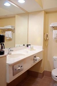 Super 8 By Wyndham/Dfw Apt/North - 7