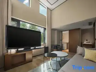 Hilton Garden Inn West Lake - 77