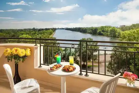 Landmark Creek & Wellness - 51