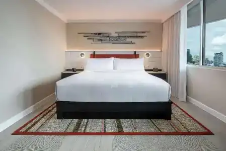 DoubleTree by Hilton Bangkok Ploenchit - 52