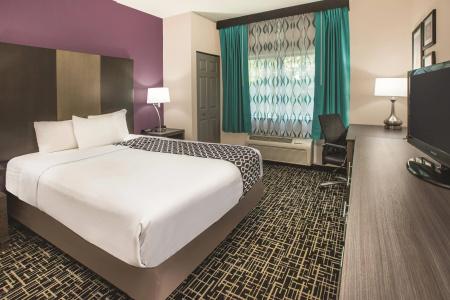 La Quinta Inn by Wyndham Indianapolis North at Pyramids - 4
