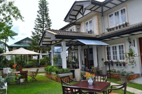 Cocoon Hills - 9
