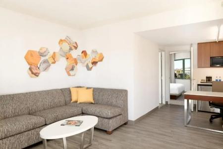 DoubleTree Suites by Hilton Phoenix - 45