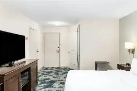 Hampton Inn Portland East - 51