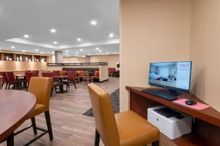 TownePlace Suites by Marriott Indianapolis Airport - 24