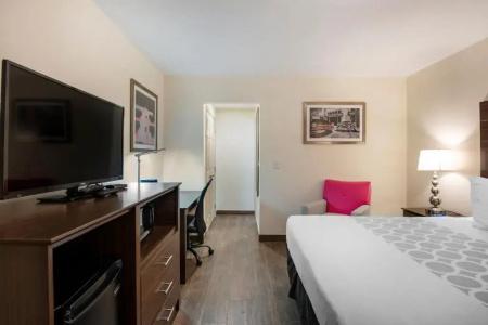 Rodeway Inn Hollywood - 29