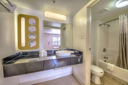 6 San Antonio, Tx Six Flags Fiesta Tx - La Cantera Area - 35