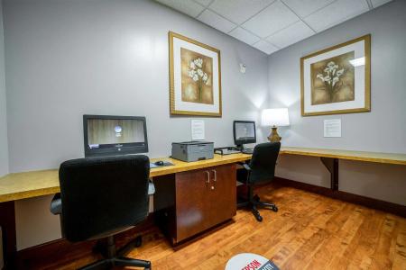Country Inn & Suites by Radisson, at Mills, CA - 4