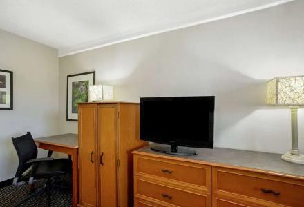 La Quinta Inn by Wyndham Tucson East - 33