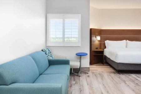 Holiday Inn Express & Suites Beach Beachfront by IHG - 117