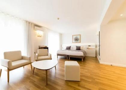 Hôtel Hélios - 90