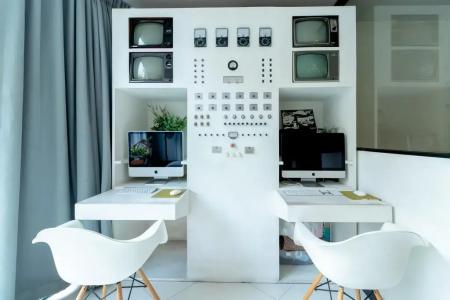 Secret Service Bed and Breakfast - 24