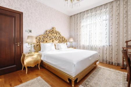 Royal Residence - 182