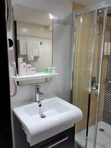 Al Jawhara Metro - 18