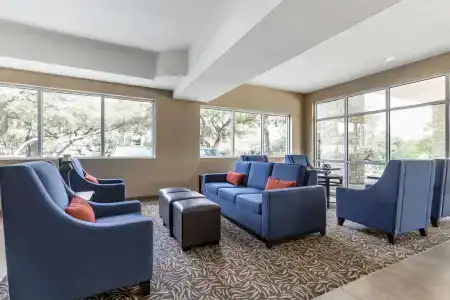 Comfort Suites Medical Center Near Six Flags - 7