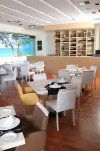 Villa Di Mare Seaside Suites - 10