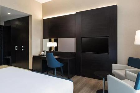 Four Points by Sheraton Production City - 44