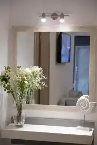 Serenity Luxe Suites - 1