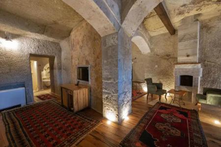 Sarnich Cave Suites - 47