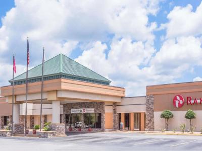 Ramada by Wyndham - 20