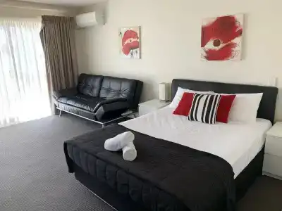 Outrigger Burleigh - 143