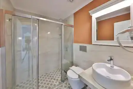 Lora Kaş - 24
