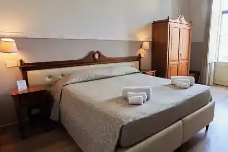 La Collegiata Guest House - 33