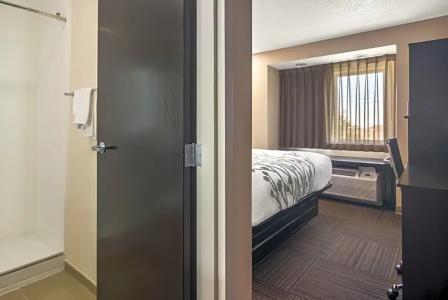 Erie Inn and Suites - 26